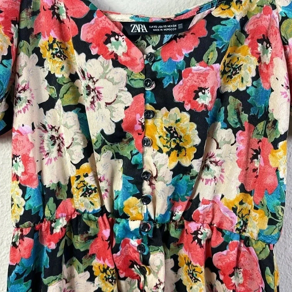 Zara Floral Mini Dress Silk Satin Feel V-Neck Puff Sleeves Button Accents SZ XS